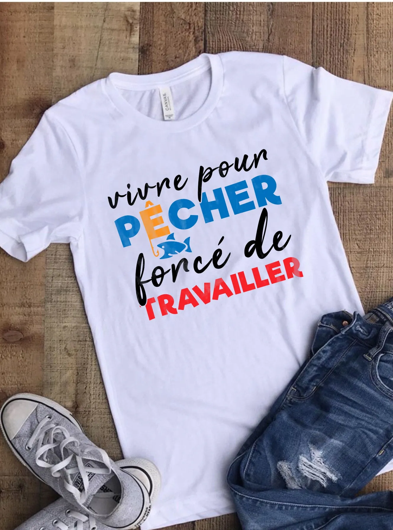 Cadeau Humour Pêcheur, Vivre Pour Pêcher, Forcé De Travailler T-Shirt,  - VEPENP011